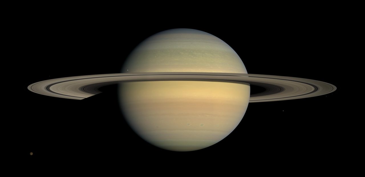 図1: 2008年7月23日に土星探査機カッシーニによって撮影された土星。（Credit: NASA, JPL & Space Science Institute）