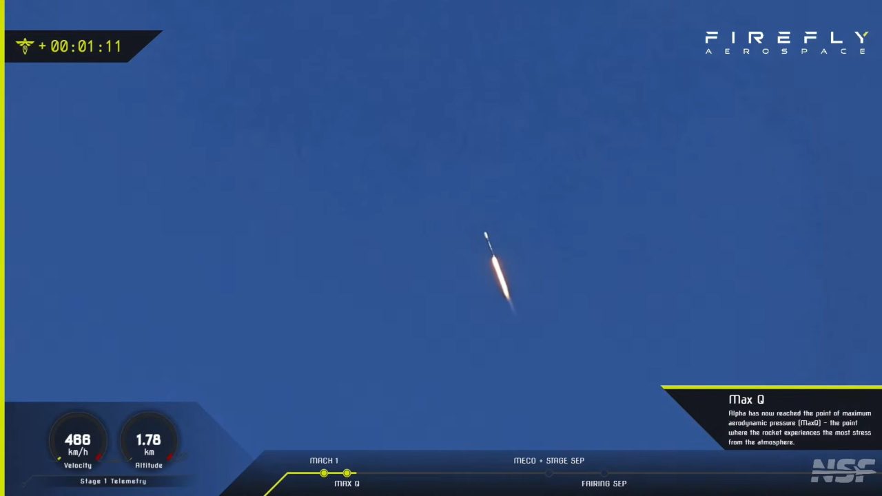 1段目の推力で上昇する「Alpha」ロケット。Firefly Aerospaceのライブ配信から