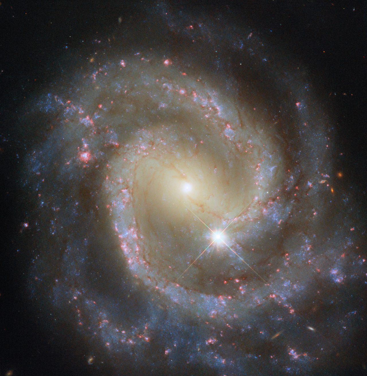優雅に渦巻く“しし座”の棒渦巻銀河「NGC 3507」【今日の宇宙画像】