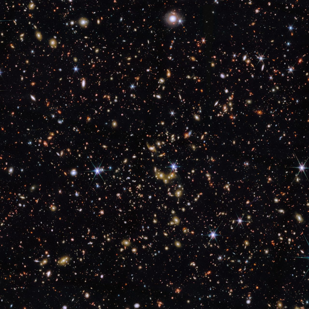 宇宙望遠鏡のチームプレイで観測した「ろくぶんぎ座」の銀河群【今日の宇宙画像】