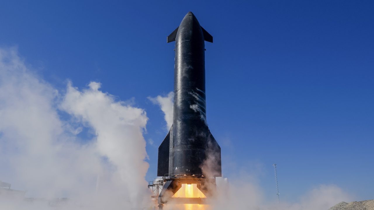 第9回飛行試験に向けて地上燃焼試験を行ったSpaceXの大型宇宙船「Starship(スターシップ)」