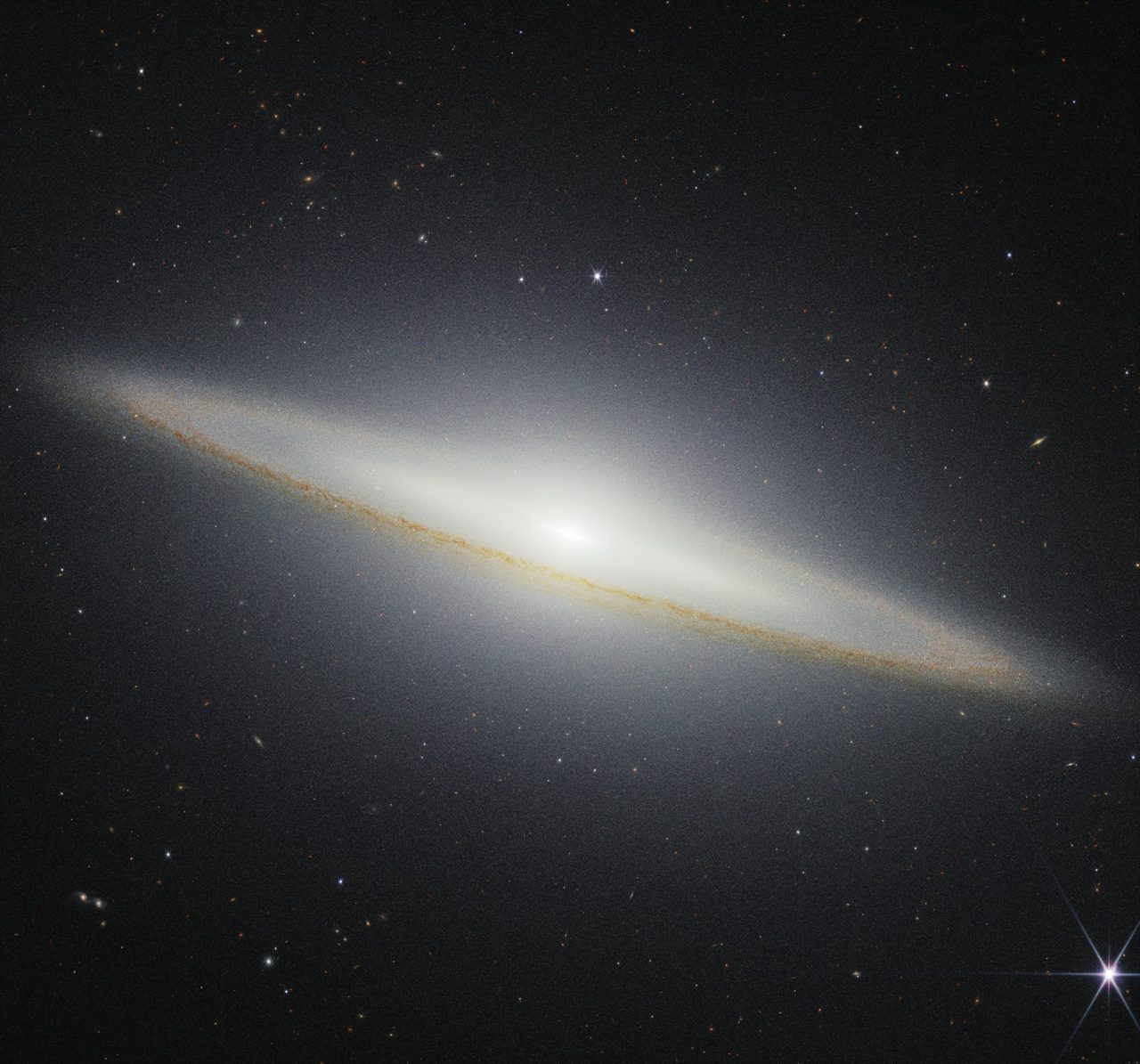 ジェームズ・ウェッブ宇宙望遠鏡が観測した「ソンブレロ銀河」の最新画像【今日の宇宙画像】