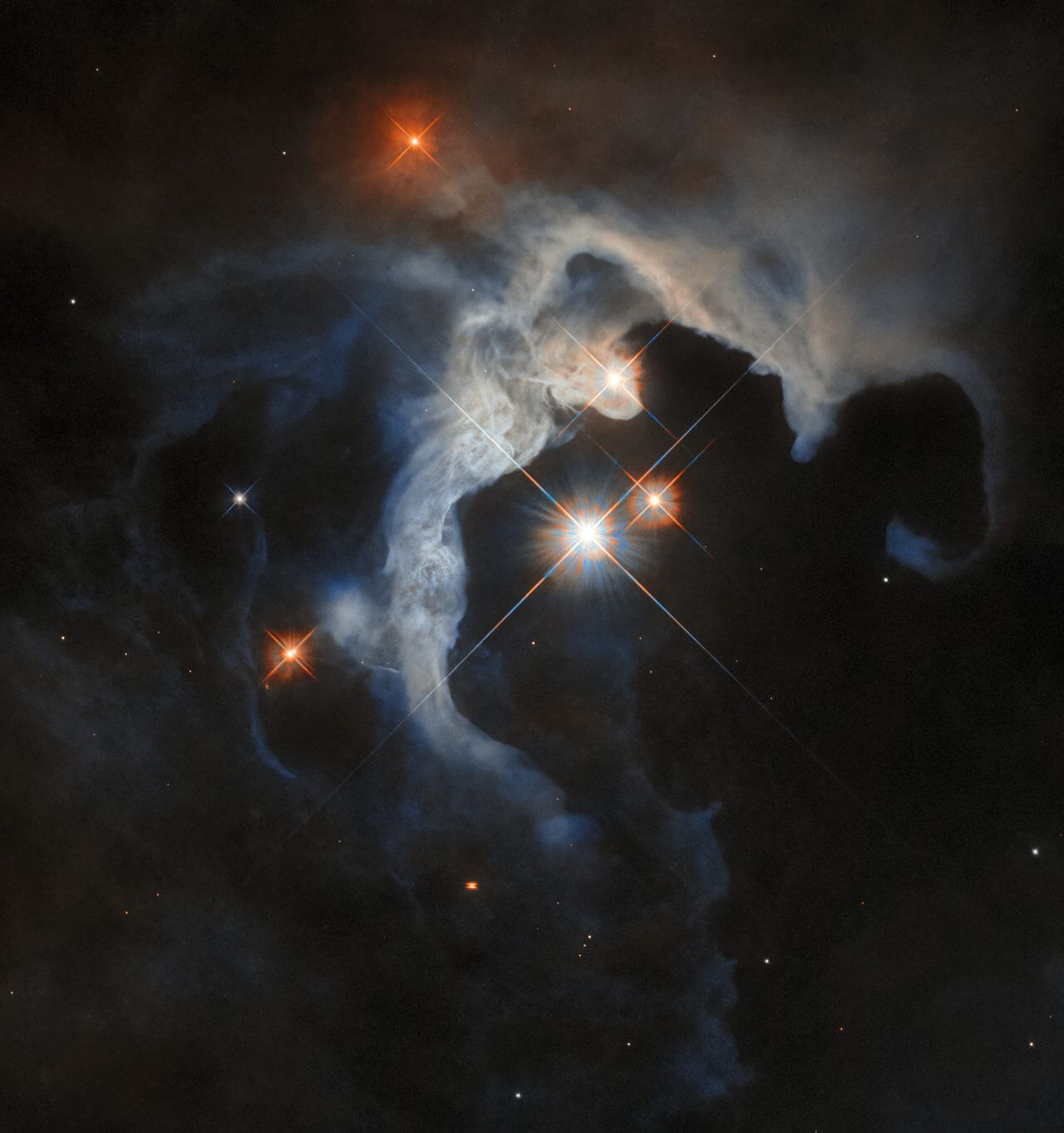 若い星々に照らされた幻想的な反射星雲　ハッブル宇宙望遠鏡が観測【今日の宇宙画像】