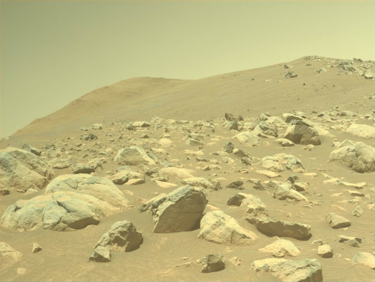 2025年7月13日の火星の風景：まるで別世界…いや、本当に別惑星