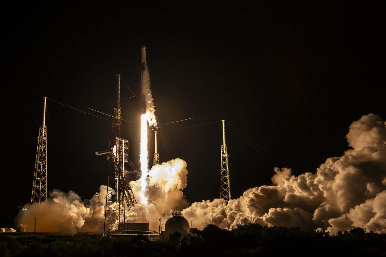 スペースX、カーゴドラゴン補給船の打ち上げ成功 ISSへ33回目の物資輸送ミッション