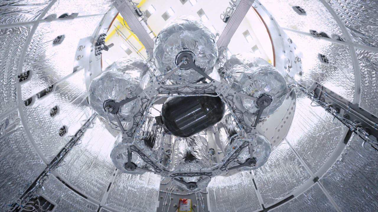 Cargo Dragon(カーゴドラゴン)補給船のトランクに搭載された推進剤タンク(Credit: SpaceX)