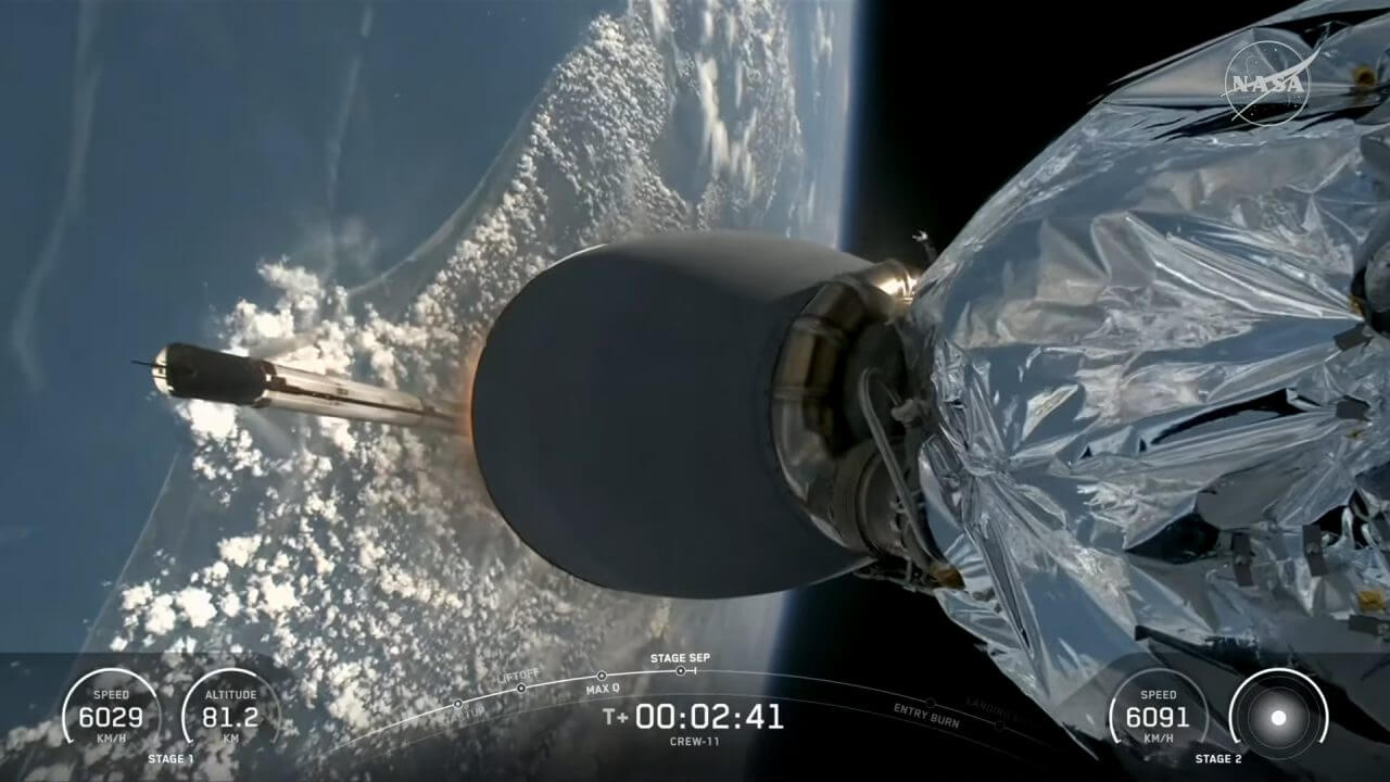 Falcon 9（ファルコン9）ロケットの1段目分離の様子。NASAのライブ配信から（Credit: NASA）