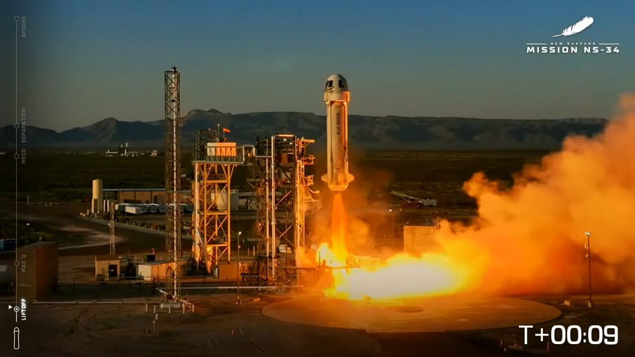 6名のクルーが搭乗したカプセルを搭載して打ち上げられたNS-34ミッションの「New Shepard（ニューシェパード）」ロケット（Credit: Blue Origin）
