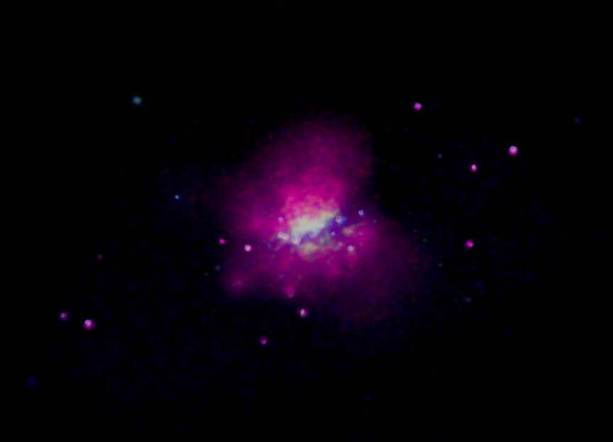 渦巻銀河「NGC 2146」。チャンドラX線宇宙望遠鏡（Chandra）の観測データを使用して作成（Credit: X-ray: NASA/CXC/SAO; Optical: NASA/ESA/STScI and NOIRLab/NSF/AURA; Infrared: NSF/NOAO/KPNO; Image Processing: NASA/CXC/SAO/L. Frattare）
