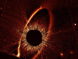微惑星どうしの衝突再び？　ハッブル宇宙望遠鏡がフォーマルハウト周囲で新たな痕跡を発見