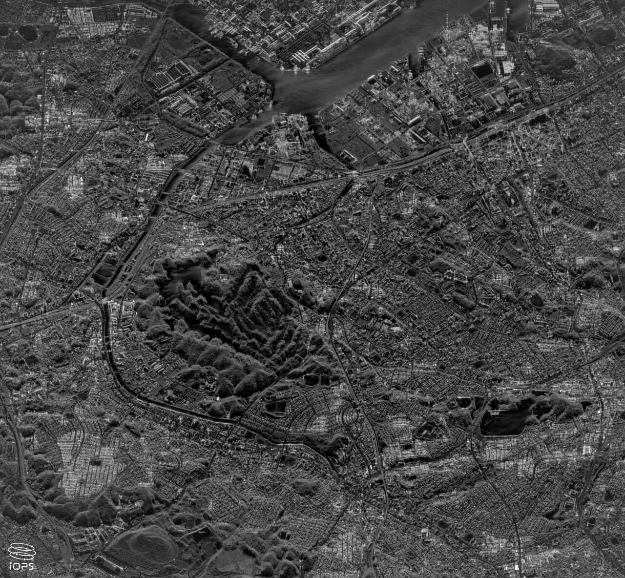 QPS-SAR 14号機「ヤチホコ-I」の合成開口レーダー（SAR）で日本時間2025年11月25日15時49分に取得した福岡県北九州市の様子（Credit: QPS研究所）