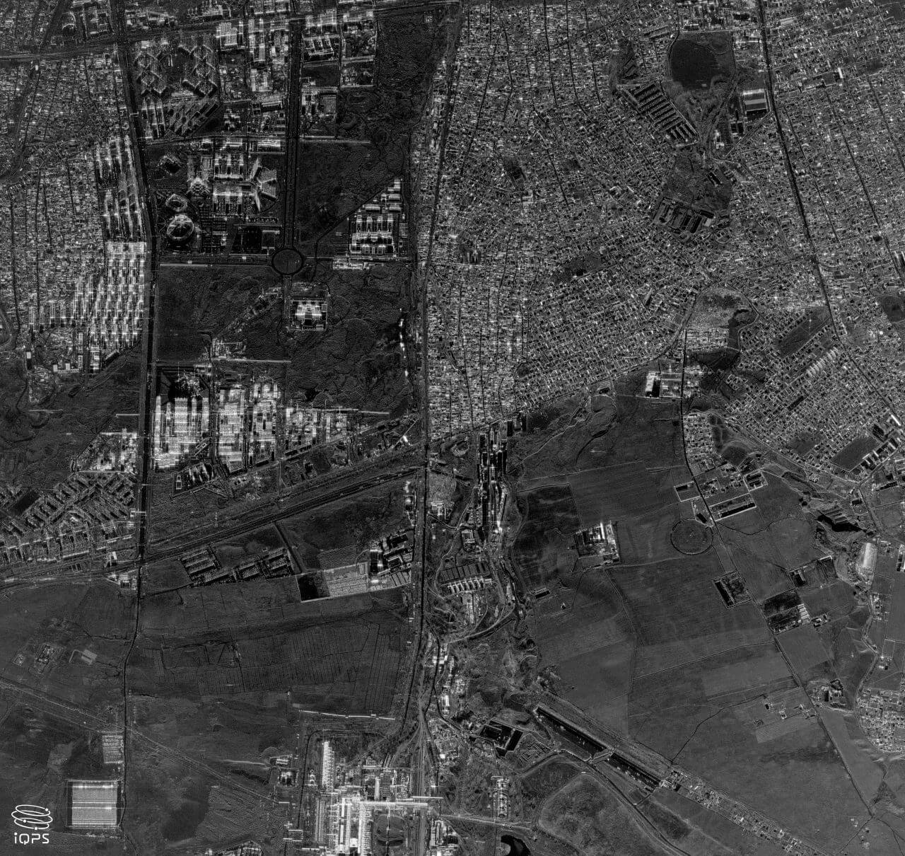 QPS-SAR 14号機「ヤチホコ-I」の合成開口レーダー（SAR）で現地時間2025年11月26日12時39分に取得したカザフスタンのアルマトイの様子（Credit: QPS研究所）