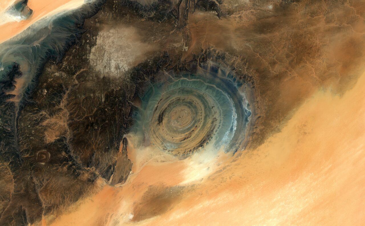 ヨーロッパの地球観測ミッション「Sentinel-2」の地球観測衛星が観測した、アフリカのリシャット構造（天然色バージョン）（Credit: contains modified Copernicus Sentinel data (2025), processed by ESA）