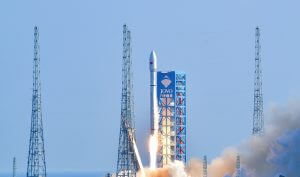 中国が「長征12号」打ち上げ　衛星インターネット用低軌道衛星群を軌道投入