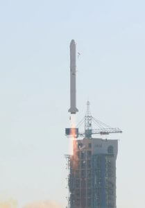 中国が「長征2号C」ロケットを打ち上げ　アルジェリアの衛星「AlSat-3B」を軌道投入