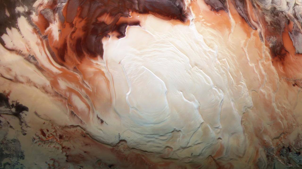 まるでカプチーノ？　火星の南極に広がる甘美な渦巻き模様