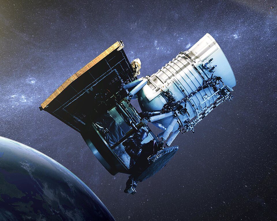 「超新星爆発に失敗してブラックホールになった恒星」の最有力候補を観測 2 図2: 宇宙空間にあるNEOWISEの想像図。(Credit: NASA & JPL-Caltech)
