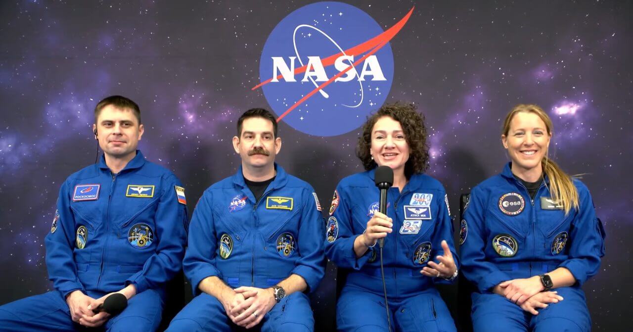 ケネディ宇宙センターから記者の質問に答えるNASAのJessica Meir宇宙飛行士(右から2番目)(Credit: NASA)