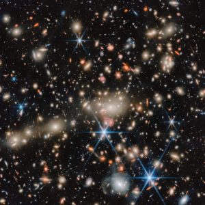 重力レンズ効果をもたらす銀河団「MACS J1149」　ジェームズ・ウェッブ宇宙望遠鏡が観測
