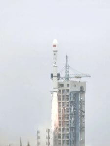 中国が「長征2号C」ロケットを打ち上げ　試験衛星「試験33号」を軌道投入