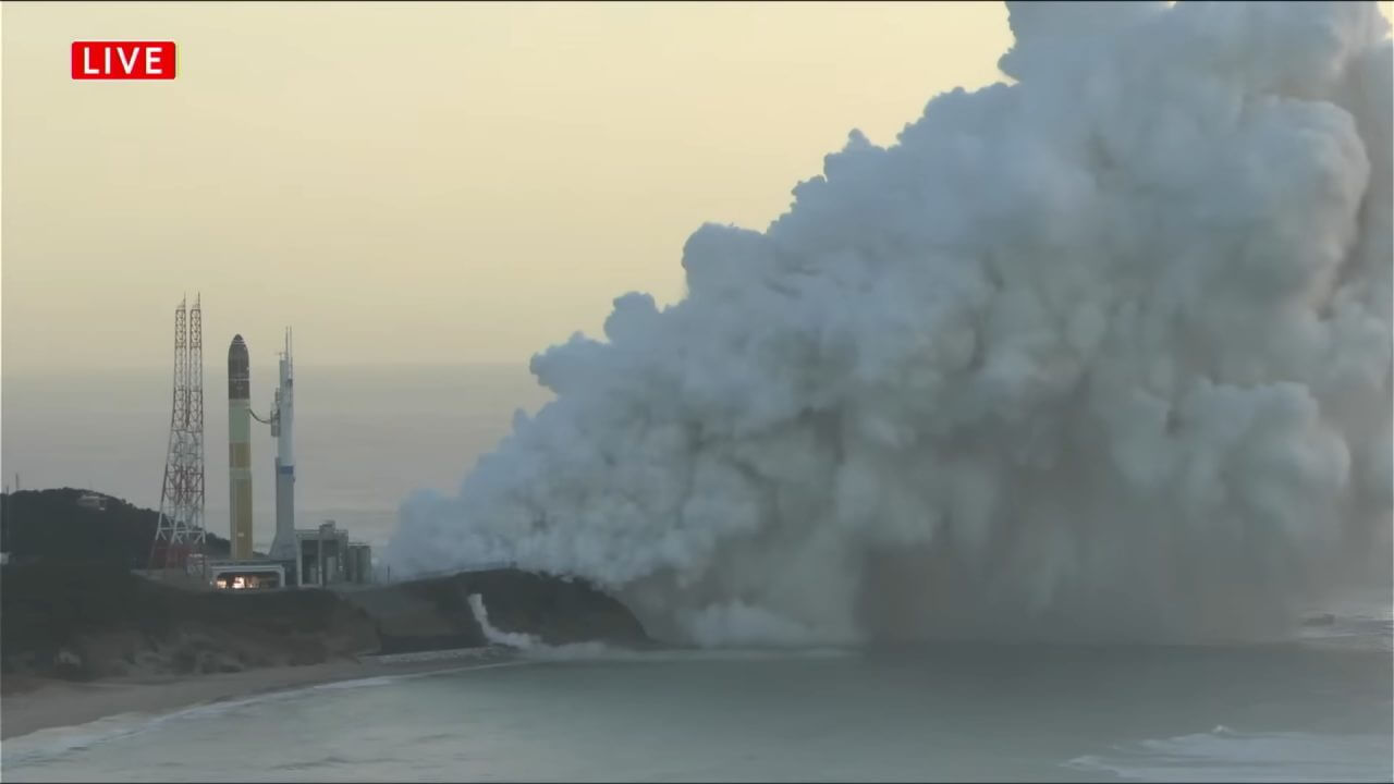 2026年3月15日に実施されたH3ロケット6号機（30形態試験機）の第2回1段目実機型タンクステージ燃焼試験「CFT」の様子。JAXAのライブ配信から（Credit: JAXA）