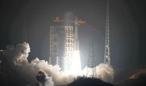 中国が「長征6号改」を打ち上げ　衛星インターネット低軌道衛星「国網」5機を軌道投入