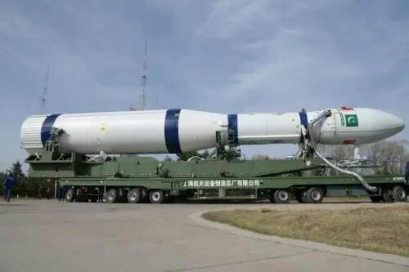 中国が「長征6号」ロケットでパキスタンの地球観測衛星「PRSC-EO3」を打ち上げ 2 射点へ移送される「長征6号」ロケット(Credit: CASC / 劉嘉義)