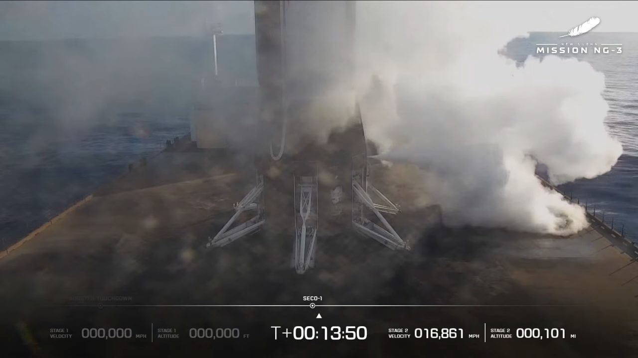 ブルー・オリジンが「ニューグレン」3号機を打ち上げ 衛星の予定軌道投入に失敗 4 回収船へのランディングに成功したNew Glenn(ニューグレン)ロケットのブースター(1段目)。Blue Originのライブ配信から(Credit: Blue Origin)