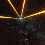 タランチュラ星雲が輝く天空へ向けて照射された4本のレーザービーム　ESOの天文台で撮影