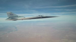 NASAの超音速実験機「X-59」が着陸脚を収納した飛行に初成功　独特な機体形状の性能検証へ