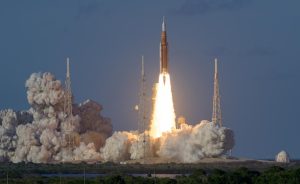 NASAが「アルテミスIII」の暫定計画を発表　地球低軌道で月着陸船とのドッキングテストなど