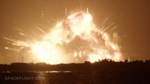 ブルー・オリジン「ニューグレン」ロケットが地上燃焼試験で爆発　衛星は未搭載で無事も射点損傷