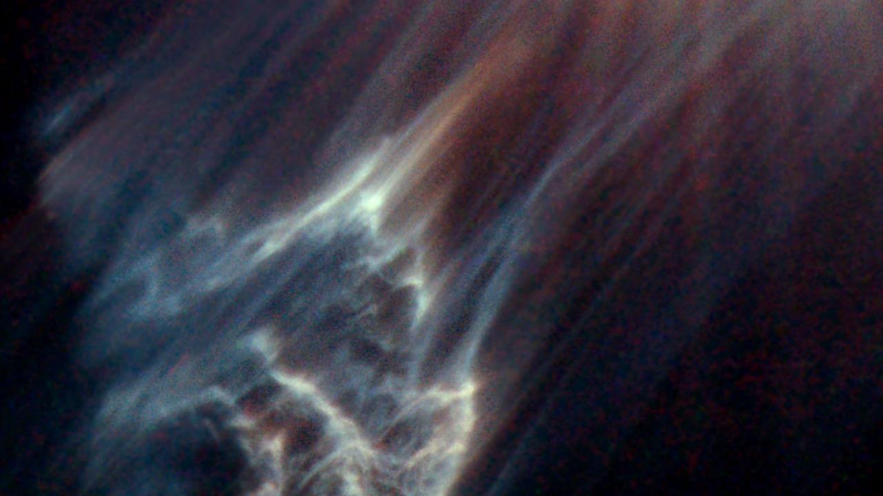 プレアデス星団を通過する星間雲「バーナードのメローペ星雲」