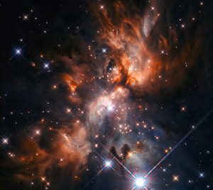 まるで不死鳥のような星形成領域「AFGL 5180」　ハッブル宇宙望遠鏡が観測