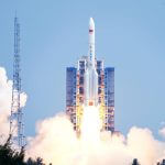 中国、「長征5号」で通信技術試験衛星25号を打ち上げ　長征シリーズ通算650回目の飛行