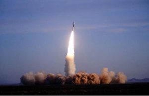 中国、固体燃料ロケット「快舟11号」を打ち上げ　測位補強衛星「微厘空間05組」を軌道投入