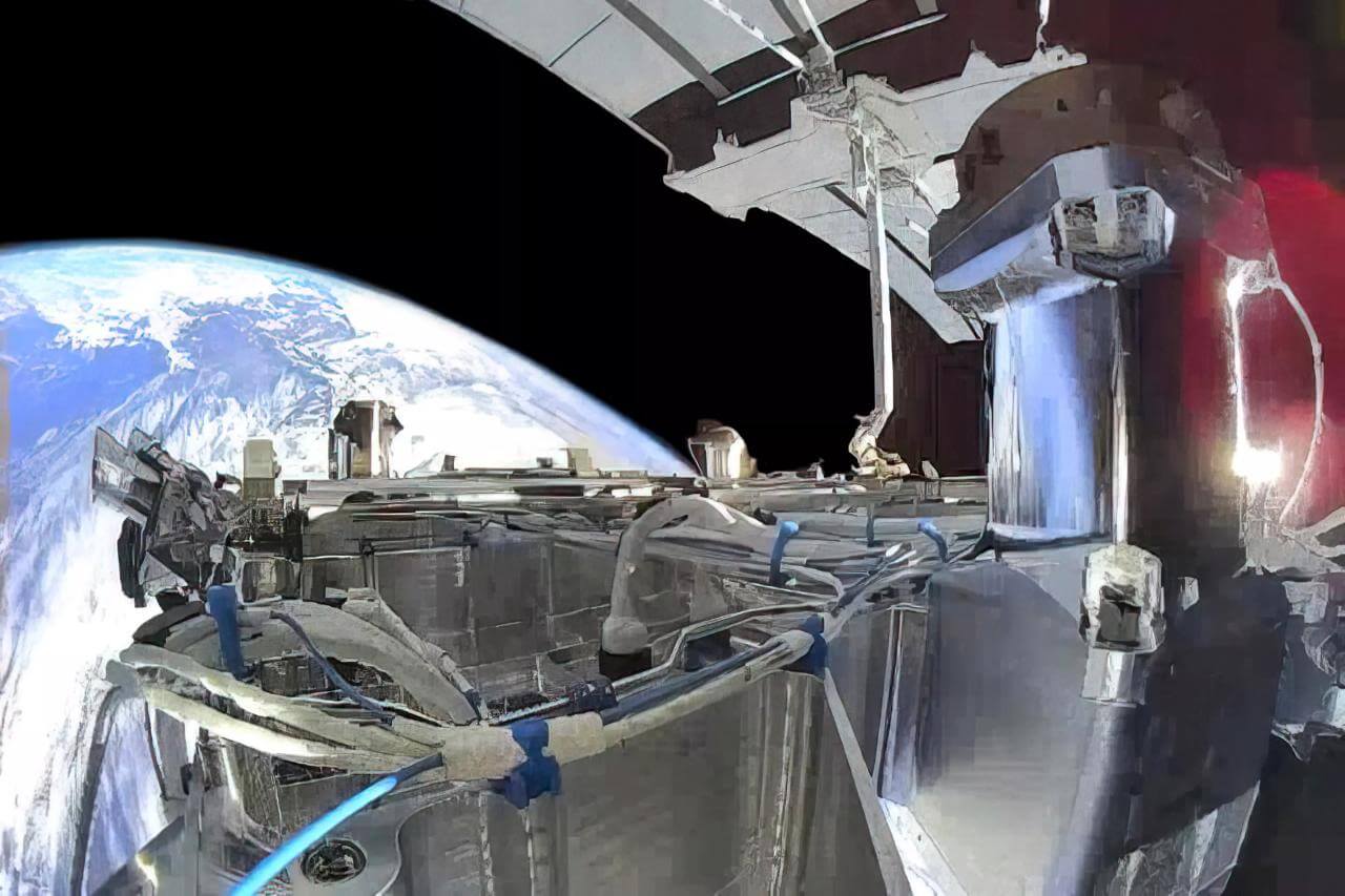 スペースX、スターリンク衛星21機と「スターシールド」衛星2機を軌道投入 1 SpaceXが公開しているStarshield衛星の一部が写っているとみられる画像(Credit: SpaceX)
