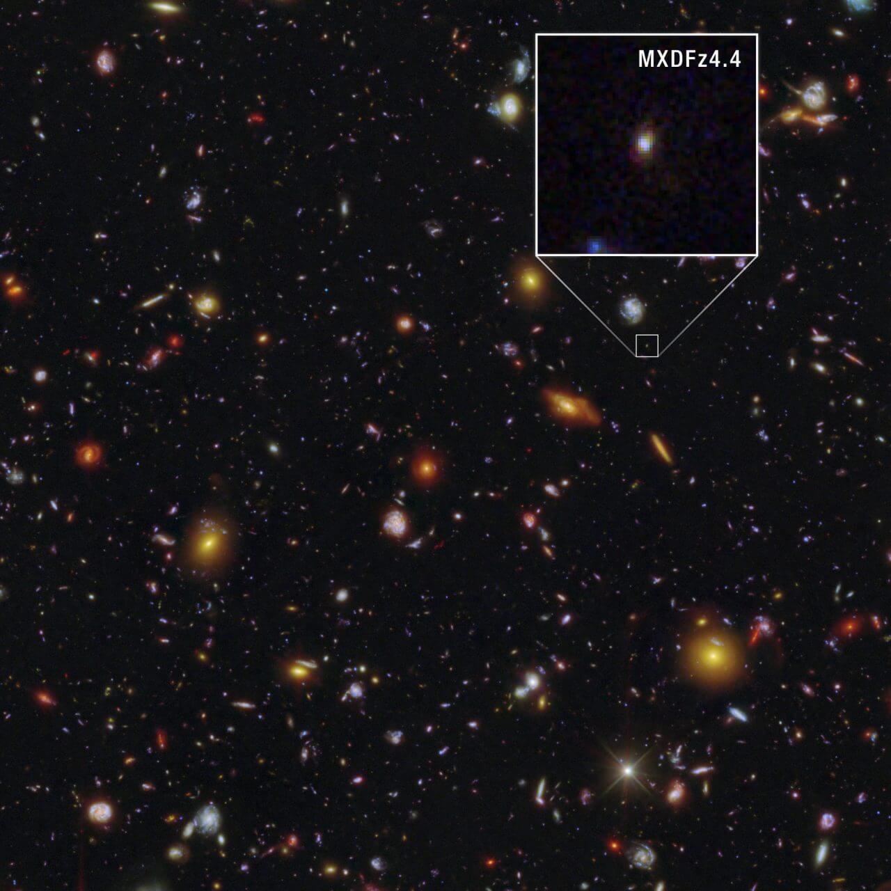 初期宇宙の“霧”を晴らした紫外線　ハッブルが観測した約124億年前の銀河「MXDFz4.4」