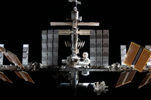 ISSロシア区画で空気漏れが増加　対応作業にあわせて一部の宇宙飛行士が宇宙船に一時退避
