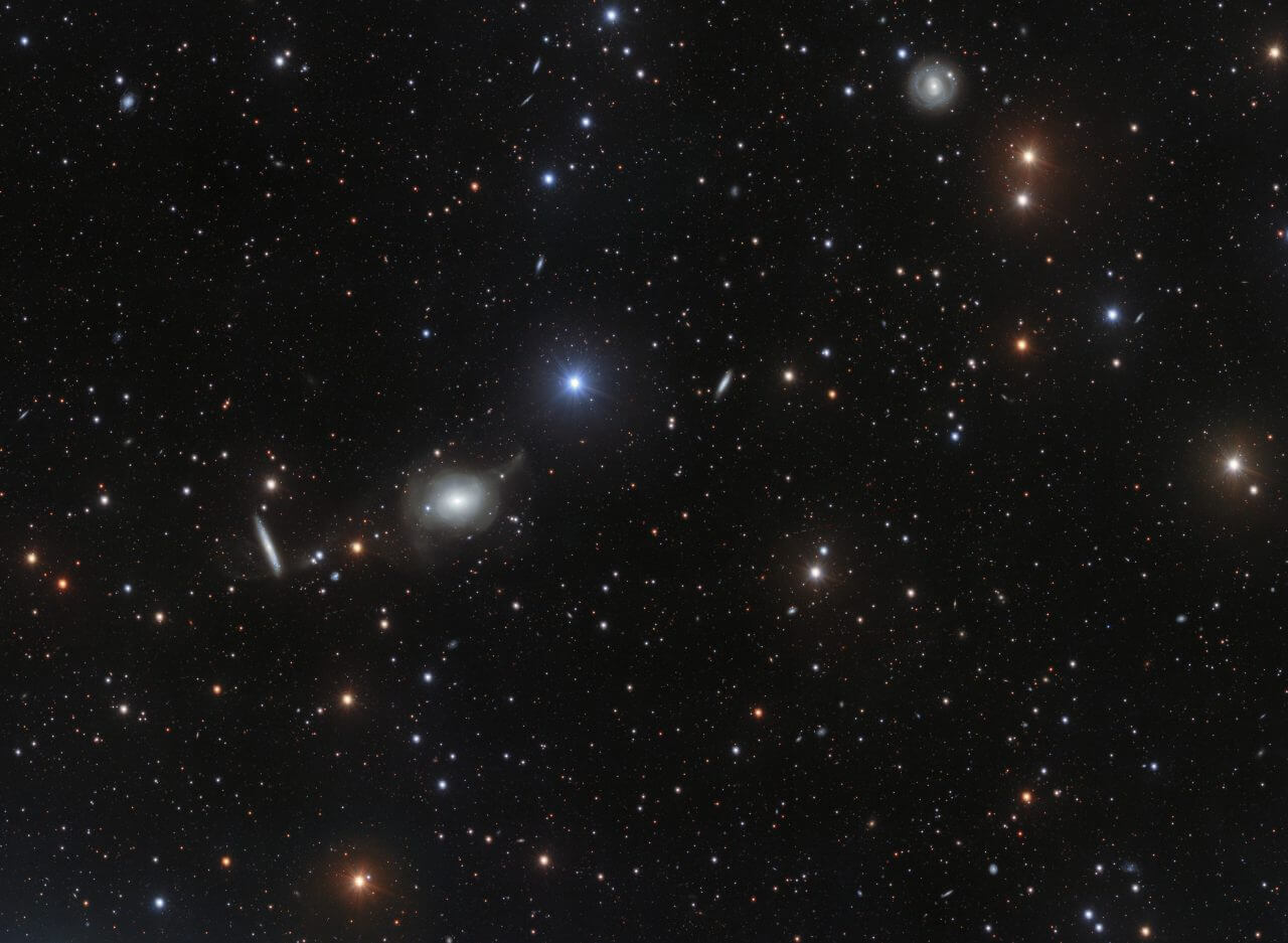 星々の淡い帯が語る歴史 “おとめ座”の楕円銀河「NGC 5018」の優美な姿