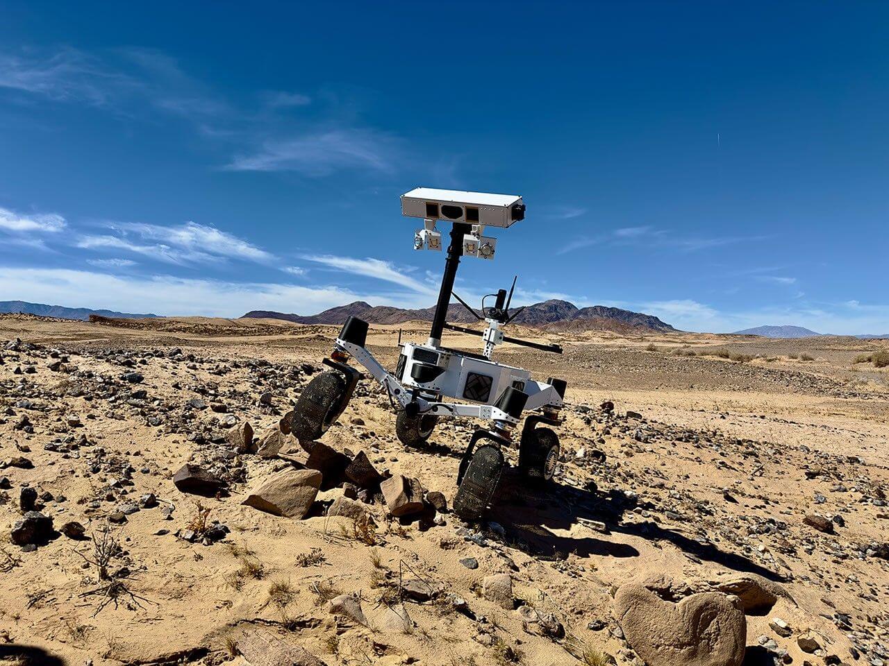 険しい地形も自律走破！　NASA探査車プロトタイプ「ERNEST」が砂漠で長距離走行試験を実施