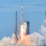 中国、新型ロケット「長征10号乙」初飛行に成功　中国初の第1段制御回収も達成