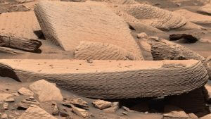 古代の風が作り上げた不思議な岩 NASA火星探査車「キュリオシティ」が撮影
