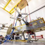 タイタンの空を飛ぶNASAのドローン型探査機「ドラゴンフライ」各種試験と組み立てが進行中