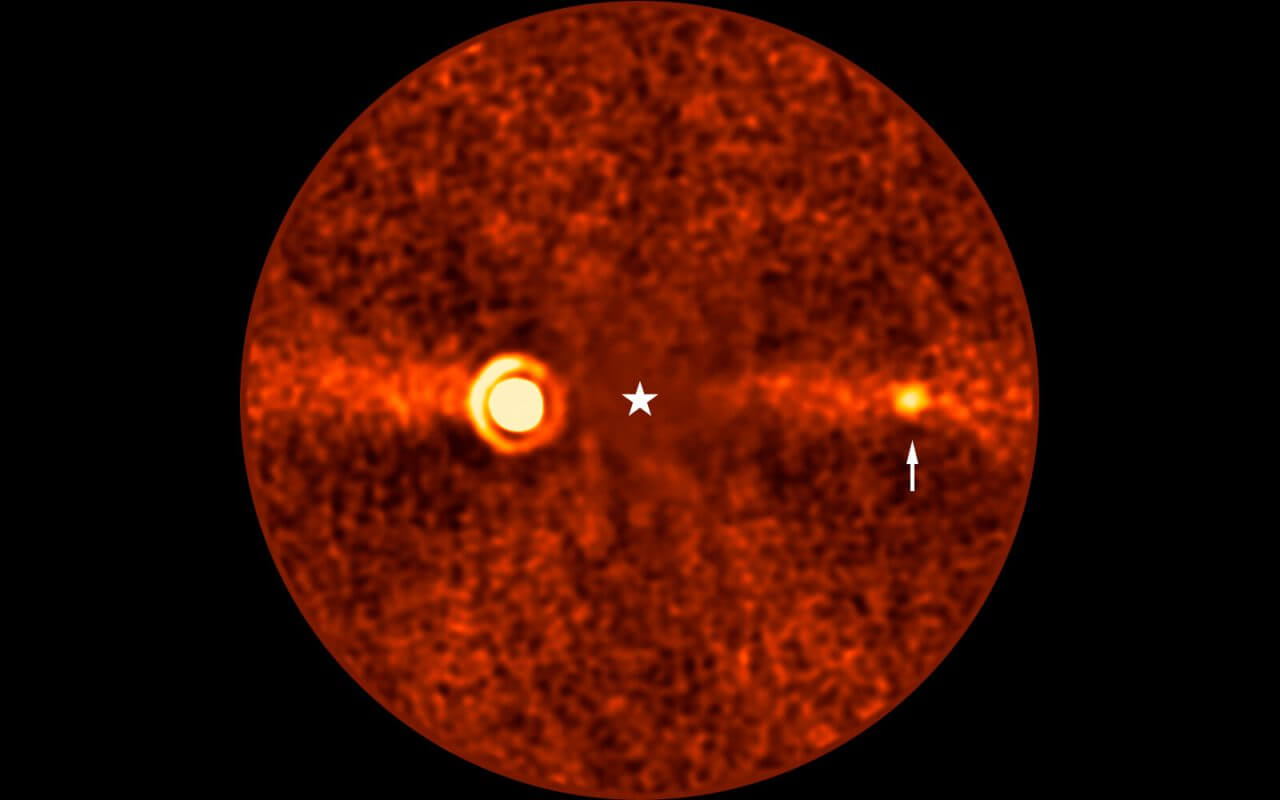 がか座β星で3番目の太陽系外惑星を発見 10年以上前から直接観測されていたことも判明