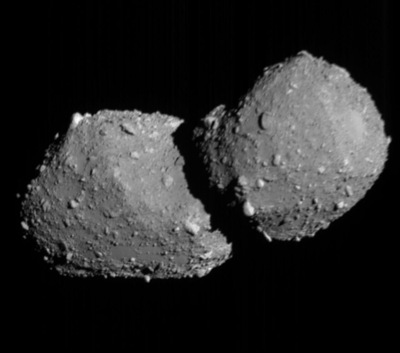 JAXA「はやぶさ2」が小惑星「トリフネ」のフライバイに成功 “地球防衛”に資する接近通過