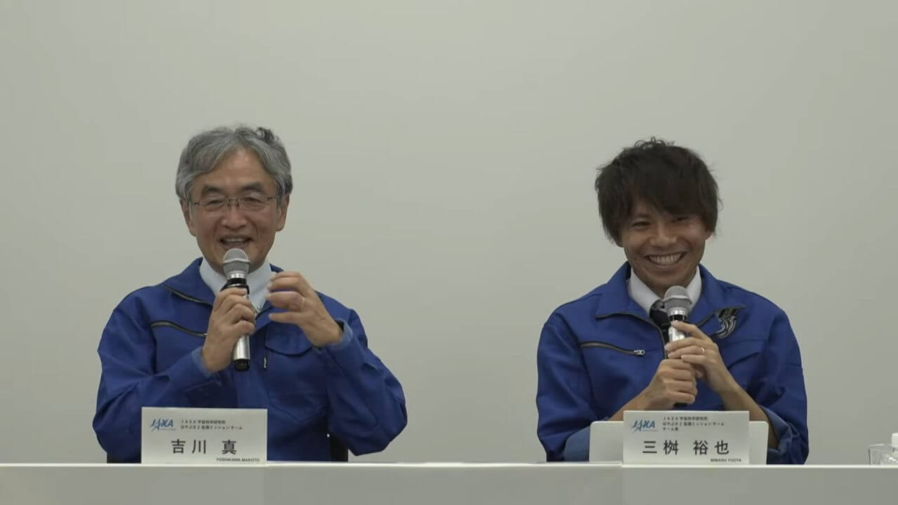 JAXA「はやぶさ2」が小惑星「トリフネ」のフライバイに成功 “地球防衛”に資する接近通過 2 2026年7月6日の記者説明会に登壇したJAXAはやぶさ2拡張ミッションチームの吉川真さん(左)と三桝裕也さん(右)。記者説明会の公式ライブ配信から引用(Credit: JAXA)