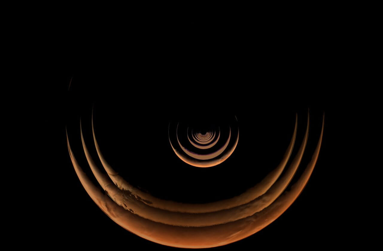 NASA小惑星探査機「Psyche」がスイングバイ時に撮影した三日月形の火星