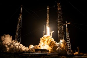 スペースX、AST SpaceMobileの通信衛星「BlueBird」3機を打ち上げ