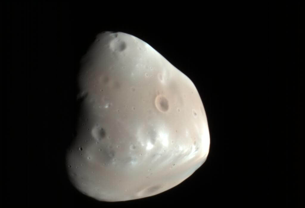 8月12日は火星の衛星「ダイモス」が発見された日 いびつな姿の高解像度画像